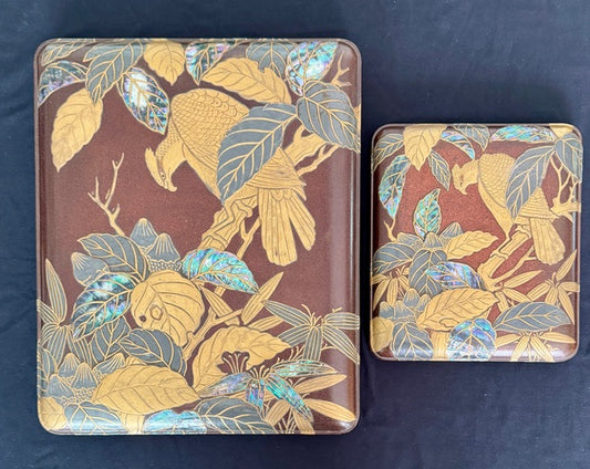 „Kōrin Makie“ Schreibschachtel-Paar 硯箱 suzuribako | Blätter, Falke / Boot unter Weide | 18.Jh.