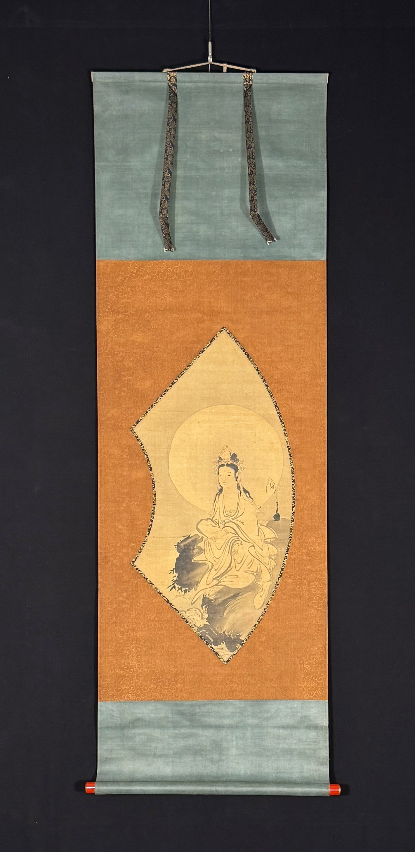Kwannon in Fan Format 観音 | Kanō Eishin 狩野永真 | 1692-1731